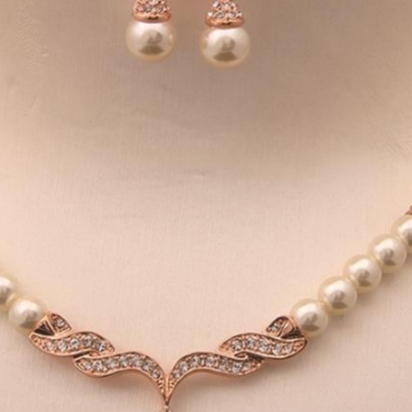 Mother of pearl necklace earring set - Picture 7 of 7
